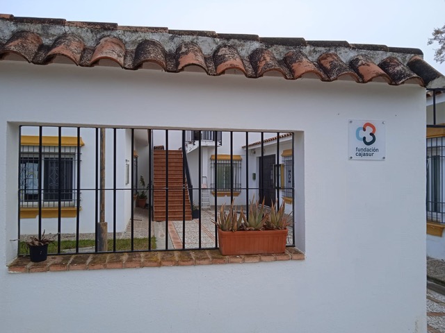 vista_exterior_residencia_iemakaie_en_guadalcazar.jpeg